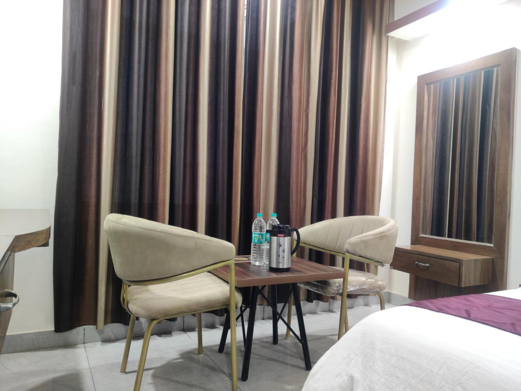 Hotel Hv Nāhan Exteriér fotografie