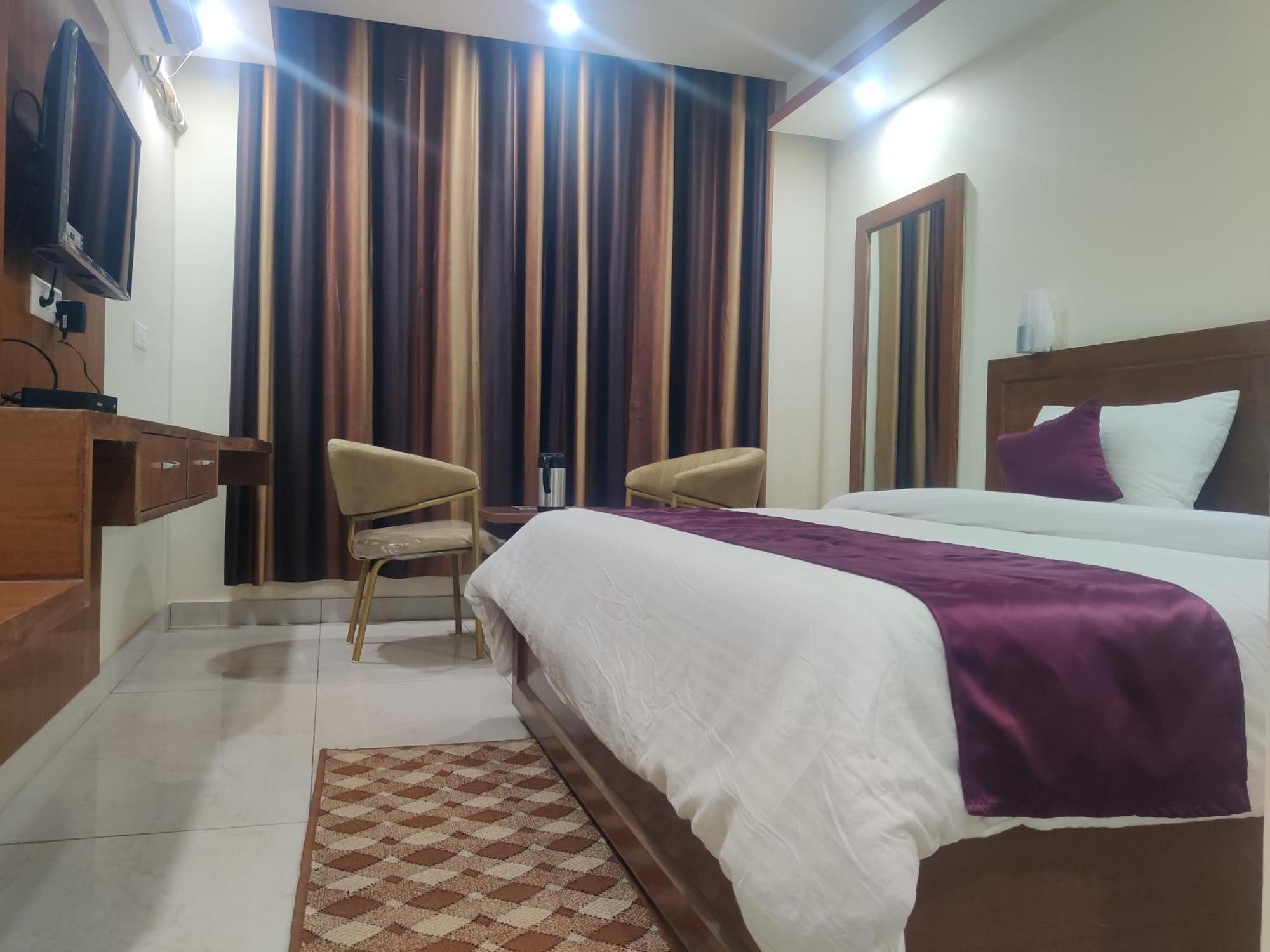 Hotel Hv Nāhan Exteriér fotografie